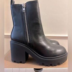 Urban outfitters Zip-up Boot